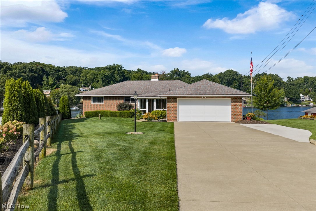 82 Whitefriars Drive Akron OH 44319