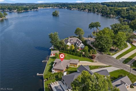 82 Whitefriars Drive Akron OH 44319