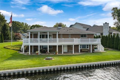 82 Whitefriars Drive Akron OH 44319