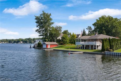 82 Whitefriars Drive Akron OH 44319