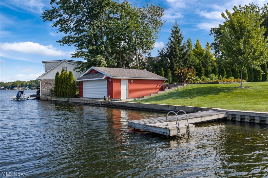 82 Whitefriars Drive Akron OH 44319