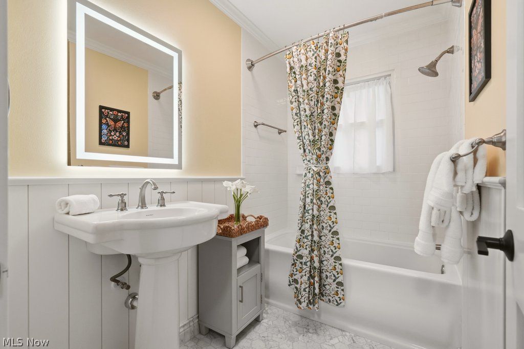 76 Maple Hill Drive Chagrin Falls OH 44022