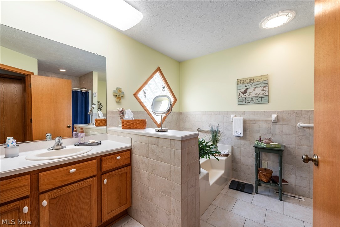 6073 Creekside Drive Parma Heights OH 44130