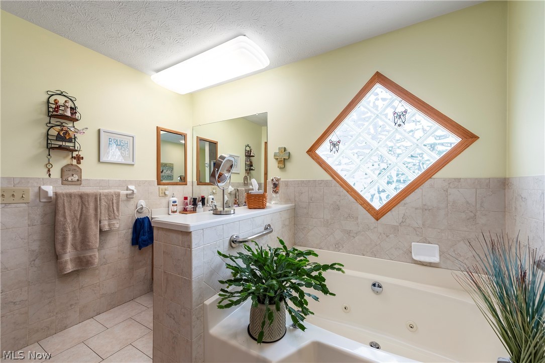 6073 Creekside Drive Parma Heights OH 44130