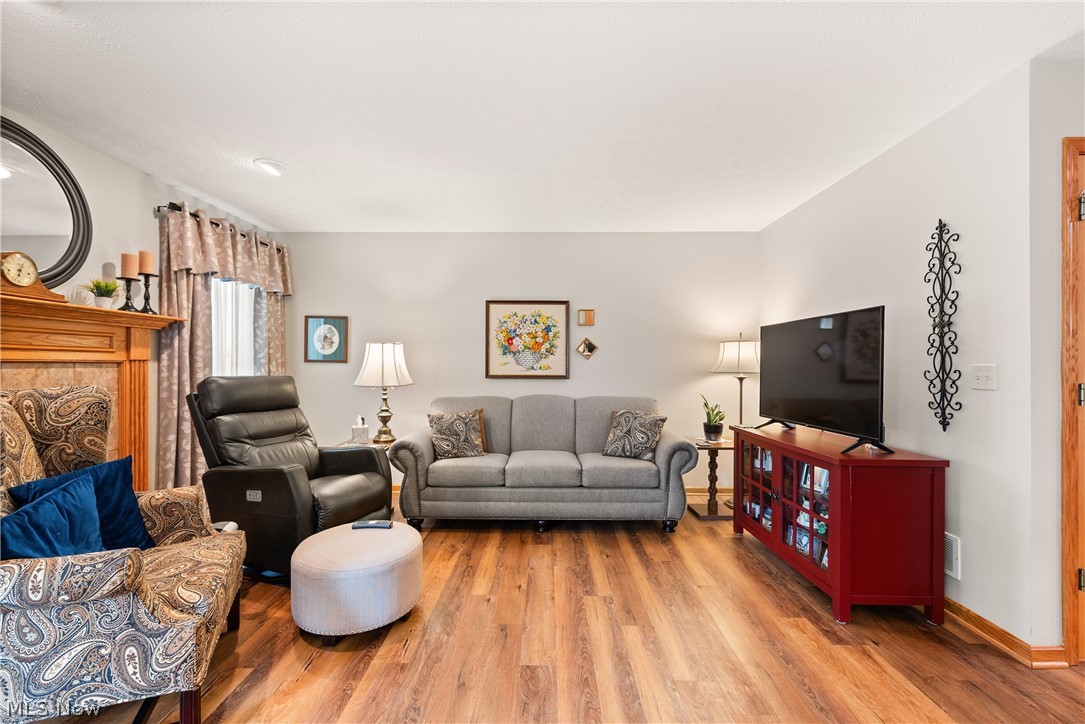 6073 Creekside Drive Parma Heights OH 44130
