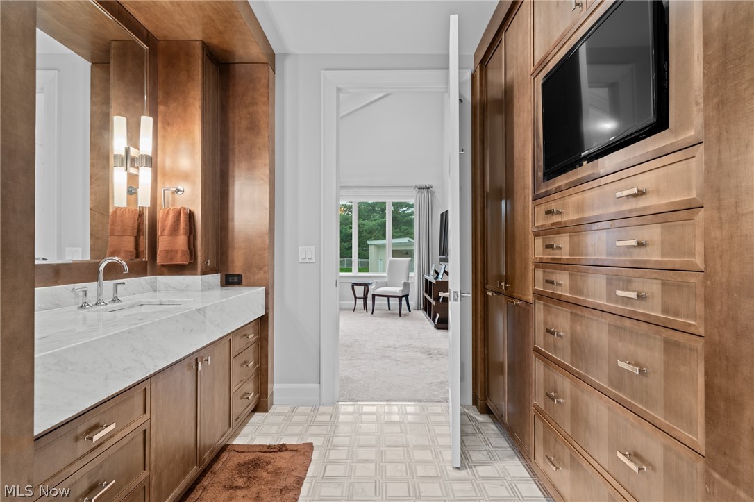 24150 Woodside Lane Beachwood OH 44122