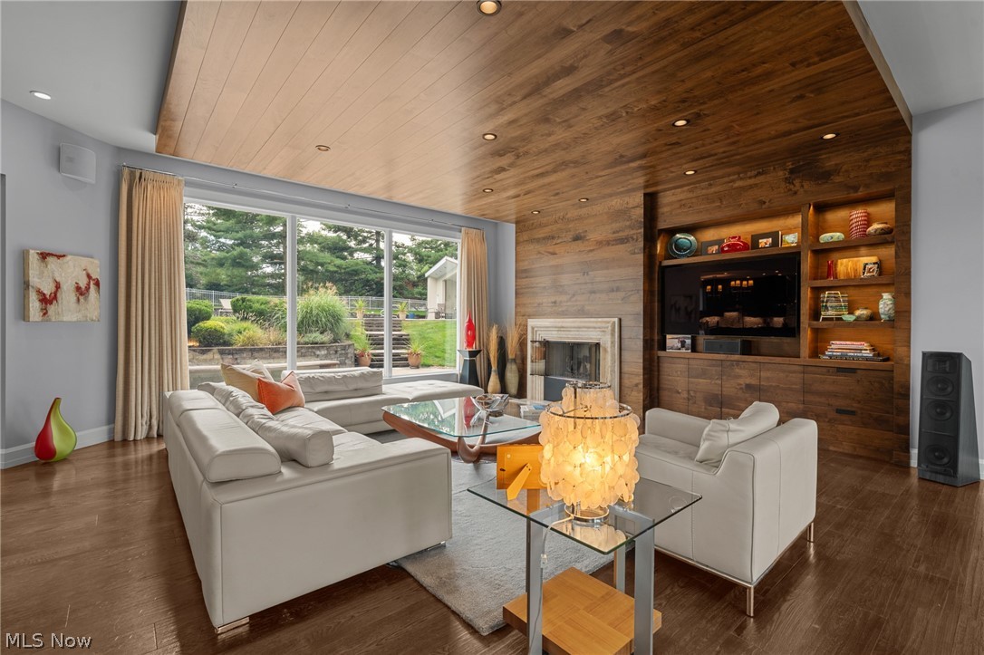 24150 Woodside Lane Beachwood OH 44122
