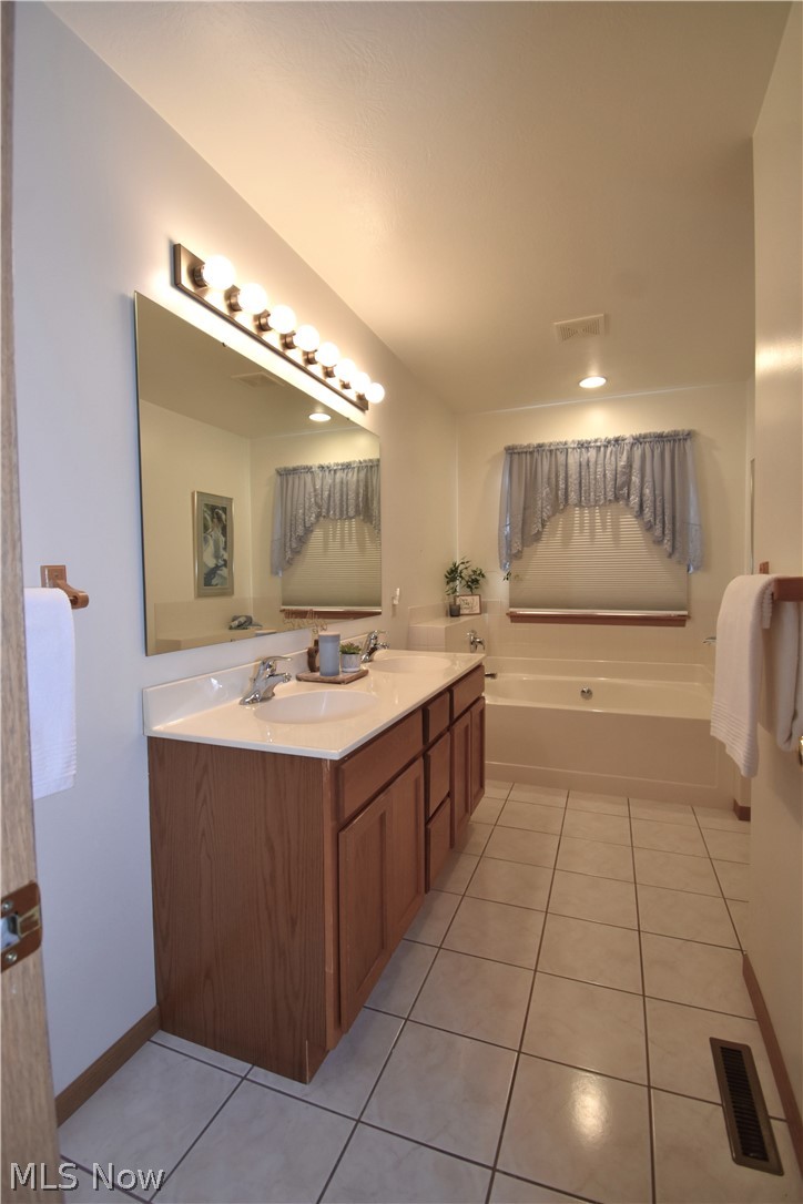 585 Creekside Drive Hubbard OH 44425