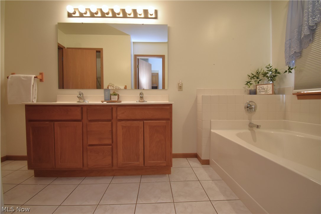 585 Creekside Drive Hubbard OH 44425