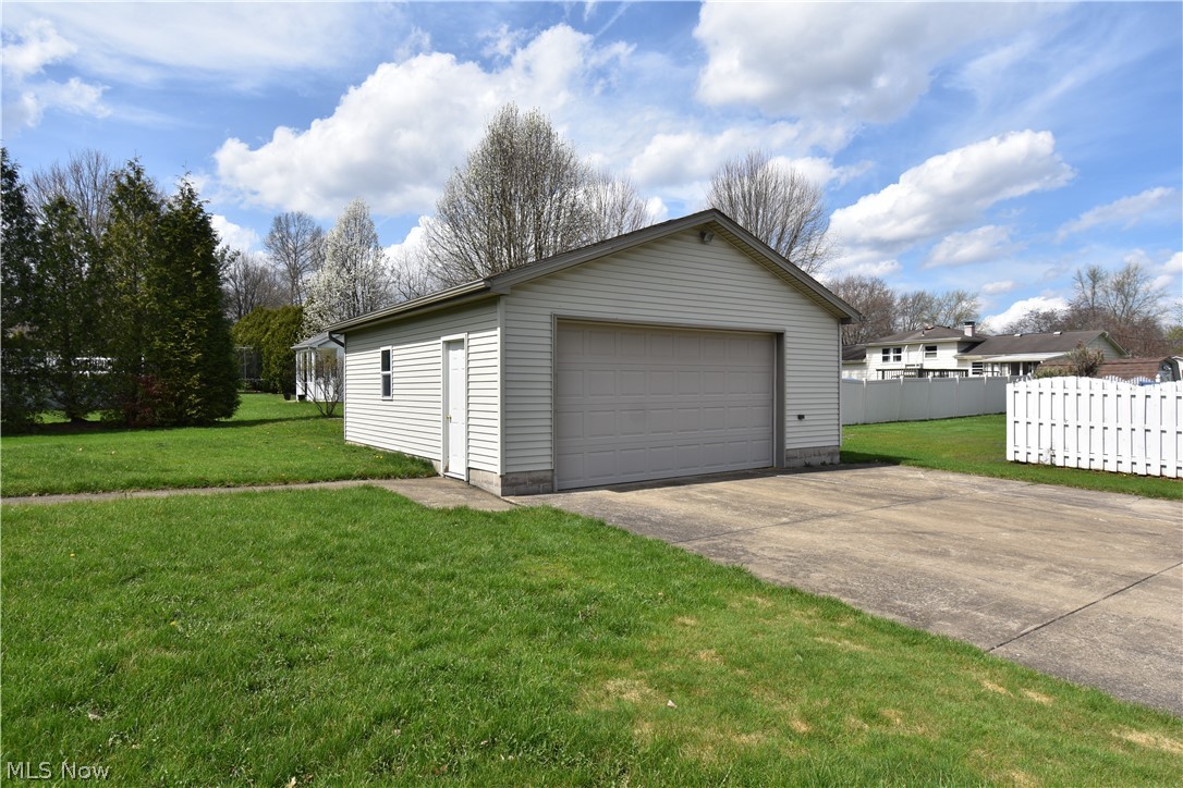 585 Creekside Drive Hubbard OH 44425