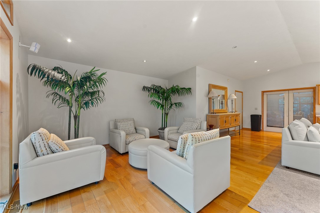 3189 Meadow Lane NE Warren OH 44483