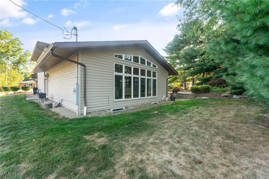 3189 Meadow Lane NE Warren OH 44483