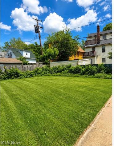 2233 E 80th Street Cleveland OH 44103