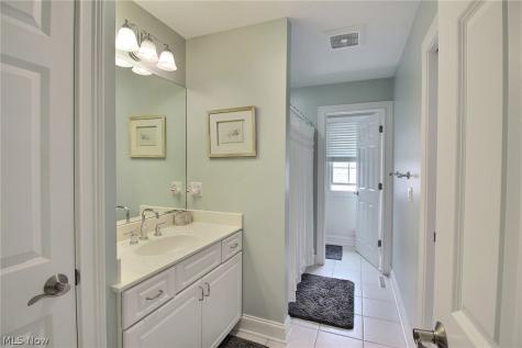 5041 Bristol Court Lyndhurst OH 44124