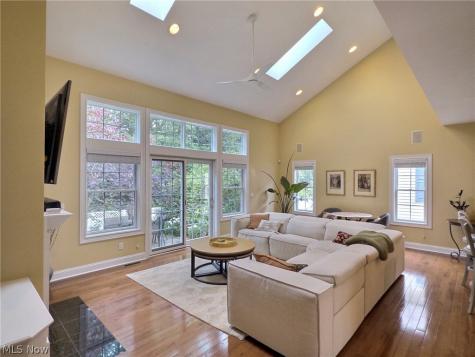 5041 Bristol Court Lyndhurst OH 44124