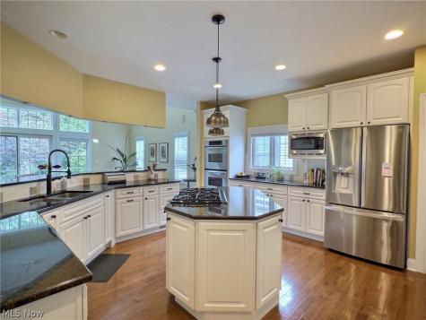 5041 Bristol Court Lyndhurst OH 44124