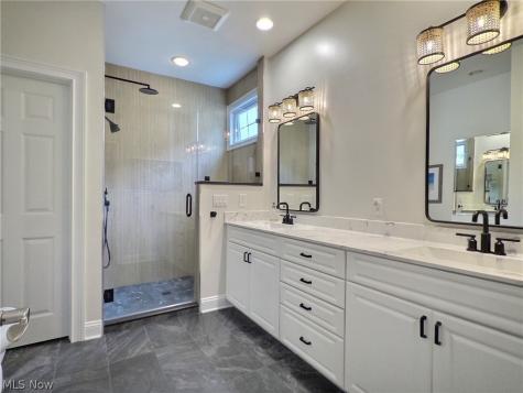 5041 Bristol Court Lyndhurst OH 44124