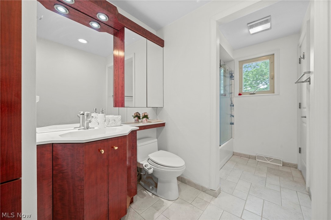 932 Aintree Park Drive Mayfield Village OH 44143