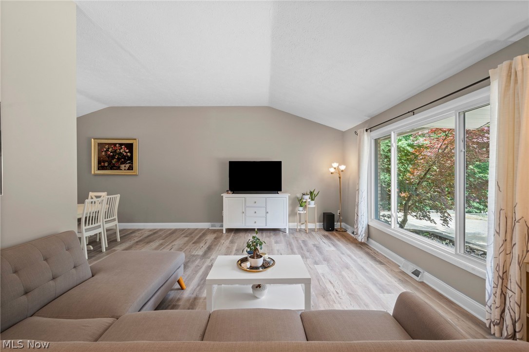 932 Aintree Park Drive Mayfield Village OH 44143
