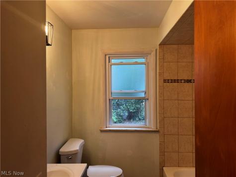 30107 Thomas Street Willowick OH 44095