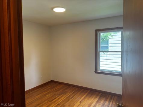 30107 Thomas Street Willowick OH 44095