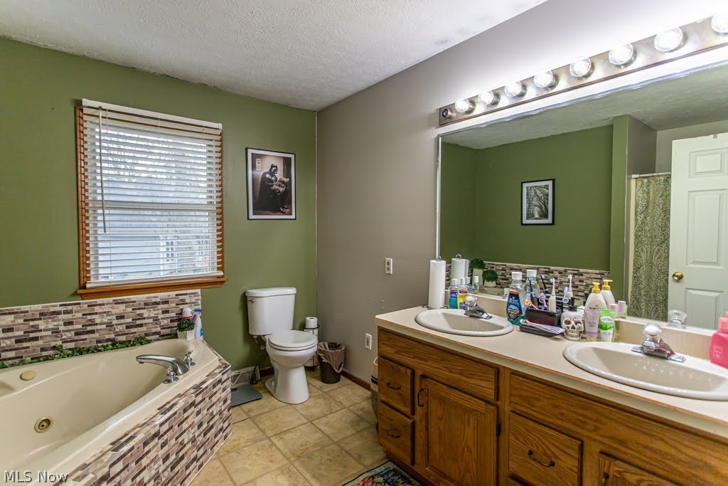 2218 Crestmont Drive Girard OH 44420