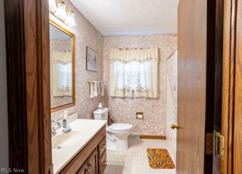 8639 Candlewood Avenue NW North Canton OH 44720