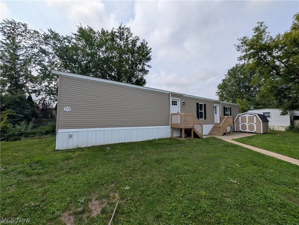 235 Edgecliff W Elyria OH 44035