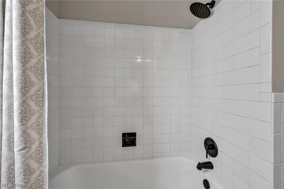 21601 Gardenview Drive Maple Heights OH 44137