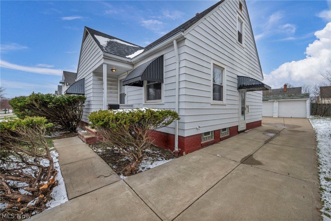 21601 Gardenview Drive Maple Heights OH 44137