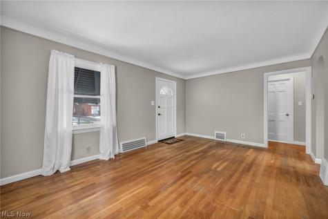 21601 Gardenview Drive Maple Heights OH 44137