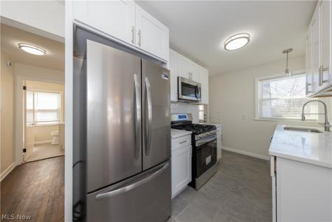 1560 Holmden Road South Euclid OH 44121