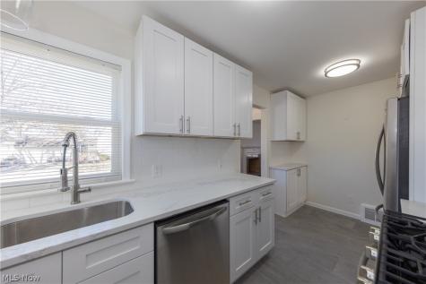 1560 Holmden Road South Euclid OH 44121
