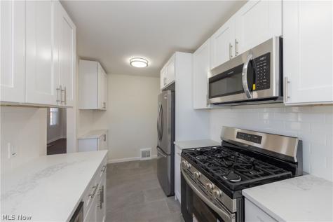 1560 Holmden Road South Euclid OH 44121