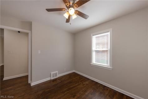 1560 Holmden Road South Euclid OH 44121