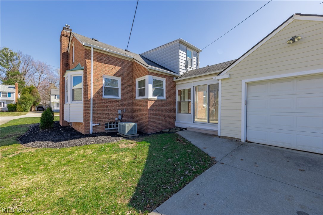 1560 Holmden Road South Euclid OH 44121