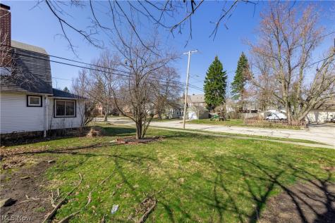 1560 Holmden Road South Euclid OH 44121
