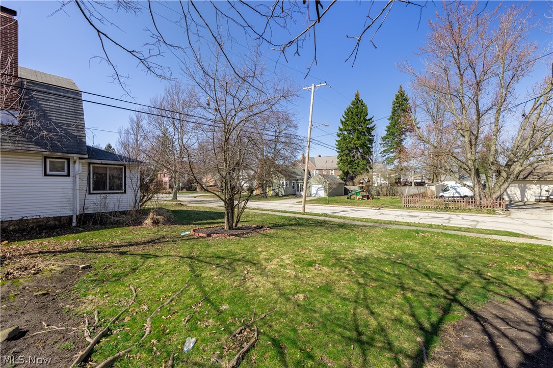 1560 Holmden Road South Euclid OH 44121