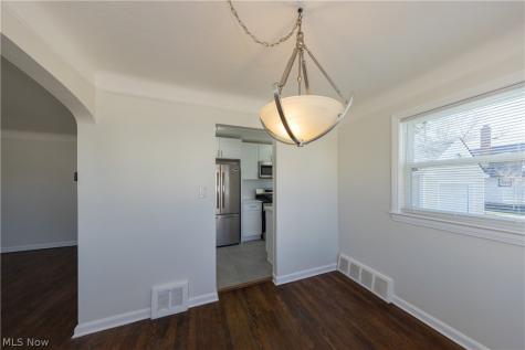 1560 Holmden Road South Euclid OH 44121
