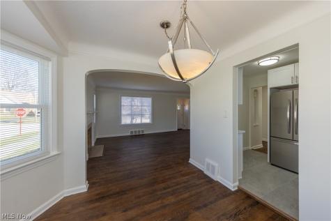 1560 Holmden Road South Euclid OH 44121