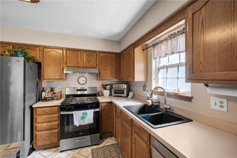 5464 Whitehaven Avenue North Olmsted OH 44070