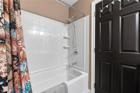 5464 Whitehaven Avenue North Olmsted OH 44070