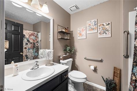 5464 Whitehaven Avenue North Olmsted OH 44070
