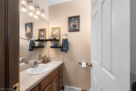 5464 Whitehaven Avenue North Olmsted OH 44070