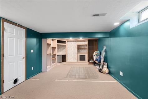 5464 Whitehaven Avenue North Olmsted OH 44070