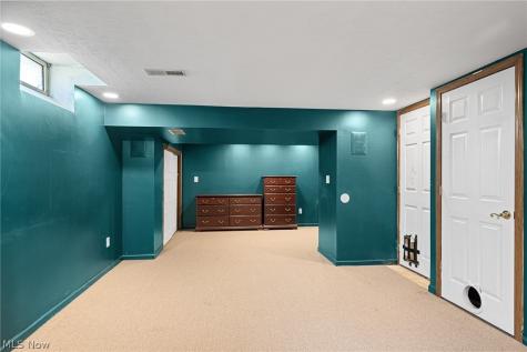 5464 Whitehaven Avenue North Olmsted OH 44070