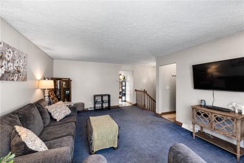 5464 Whitehaven Avenue North Olmsted OH 44070