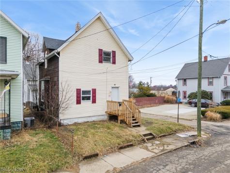 1024 Rex Avenue NE Canton OH 44704