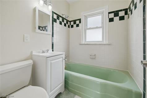 13840 Sacramento Avenue Cleveland OH 44111