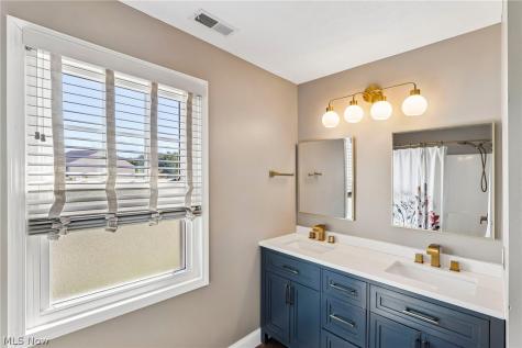 1704 W Ash Drive Avon OH 44011